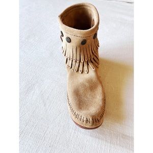 NIB fringe Minnetonka moccasin booties